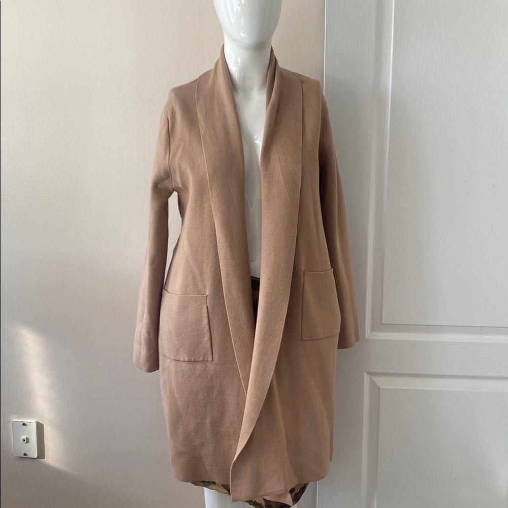 Brand new - Paul Costelloe XL with two pockets camel colour open front - Picture 6 of 10